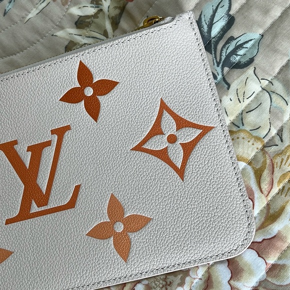 🌺 Reserved Do Not Purchase🌺Louis Vuitton Empreinte Giant By The Pool Clutch - Picture 4 of 17
